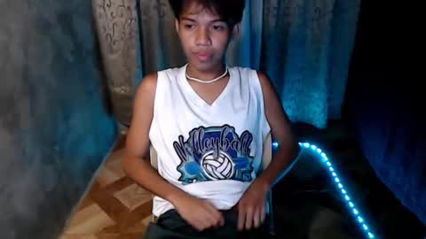 Snapshot of luxirfy_xx chatting on December 20, 6:04 pm luxirfy online show from December 20, 6:04 pm