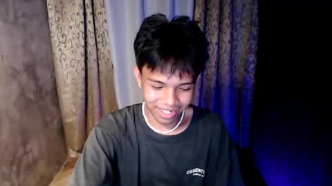 Snapshot of luxirfy_xx chatting on February 12, 3:40 pm luxirfy online show from February 12, 3:40 pm