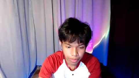 Snapshot of luxirfy_xx chatting on March 21, 12:15 am luxirfy online show from March 21, 12:15 am