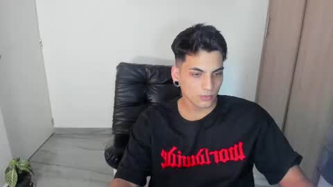 Snapshot of luxrx chatting on June 22, 7:22 pm luxrx online show from June 22, 7:22 pm