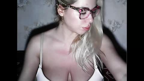 Snapshot of luxsonyastar chatting on December 1, 8:31 pm LuxSonyaStar online show from December 1, 8:31 pm