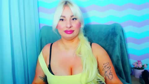 Snapshot of luxuriaaa chatting on June 16, 7:27 pm Luxuriaa online show from June 16, 7:27 pm