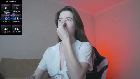 Snapshot of luxuryalma18 chatting on December 1, 7:02 am Alma online show from December 1, 7:02 am