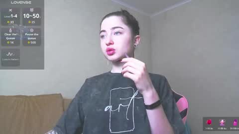 Snapshot of luxuryalma18 chatting on May 11, 7:33 pm Alma online show from May 11, 7:33 pm