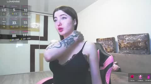 Snapshot of luxuryalma18 chatting on May 19, 3:13 am Alma online show from May 19, 3:13 am