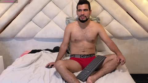 Snapshot of luxurycoupl chatting on February 4, 9:38 am Lesly And Arnold online show from February 4, 9:38 am