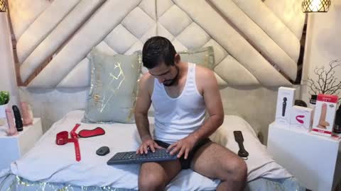 Snapshot of luxurycoupl chatting on February 5, 4:06 am Lesly And Arnold online show from February 5, 4:06 am