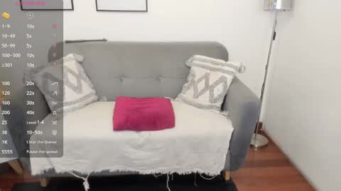 Snapshot of luxurycoupl chatting on March 5, 3:51 am Lesly And Arnold online show from March 5, 3:51 am