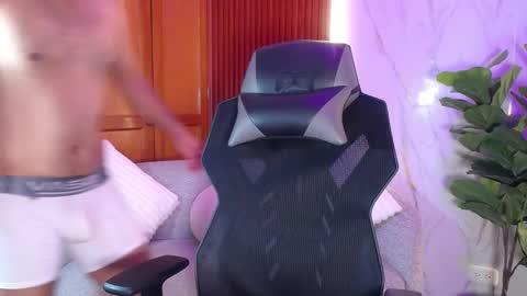 Snapshot of luxurycoupl chatting on October 8, 2:31 am Lesly And Arnold online show from October 8, 2:31 am