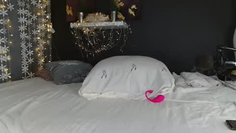 Lux for your fun online show from December 13, 7:25 am