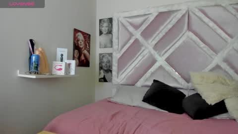 Lux online show from February 24, 1:53 pm