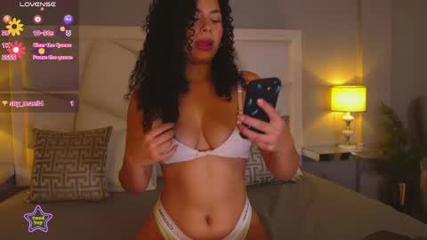 Snapshot of luxylux_ chatting on May 27, 6:16 pm Luxy Lux online show from May 27, 6:16 pm