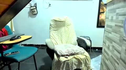 Snapshot of luzamandacastellanos chatting on June 25, 5:12 am ruby50 online show from June 25, 5:12 am