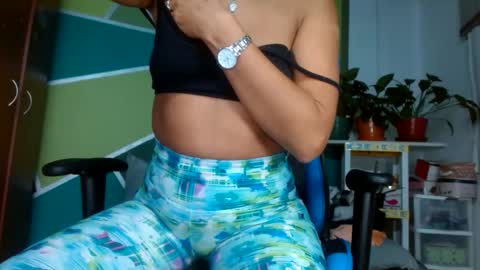 Snapshot of luzzy_cam chatting on March 1, 12:50 am luzzy I hope your visit and that we manage to get very hot online show from March 1, 12:50 am