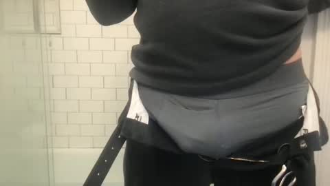 lvguynextdoor440656 online show from December 17, 2:28 am