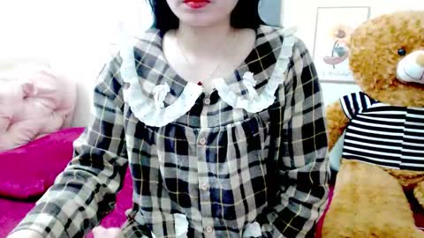 Snapshot of ly_ly2005 chatting on December 16, 7:24 am im mai online show from December 16, 7:24 am