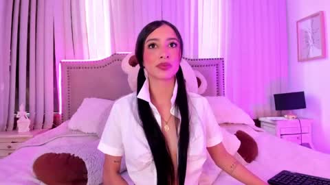 lya_brown online show from April 23, 11:31 am