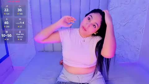 LYA DUBOIS  online show from June 9, 10:10 pm