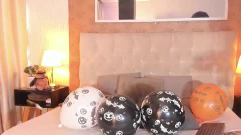 Snapshot of lyan_twink chatting on October 31, 8:10 pm Lyan online show from October 31, 8:10 pm