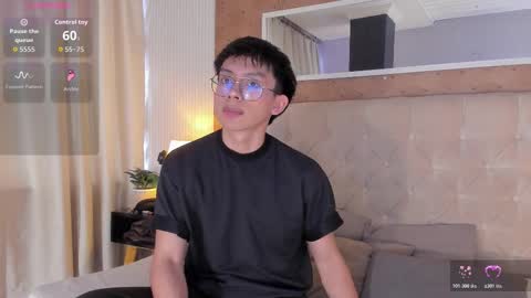 Snapshot of lyan_twink chatting on November 15, 7:10 pm Lyan online show from November 15, 7:10 pm