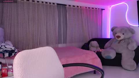 Snapshot of lyann_ chatting on October 24, 2:30 am Lyann online show from October 24, 2:30 am