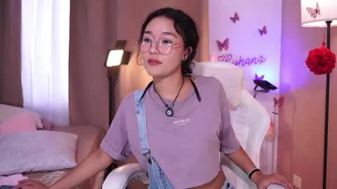 Snapshot of lyhana_lee chatting on May 7, 8:03 pm Lyhana Lee online show from May 7, 8:03 pm