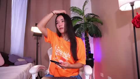 Snapshot of lyhana_lee chatting on June 7, 1:59 pm Lyhana Lee online show from June 7, 1:59 pm