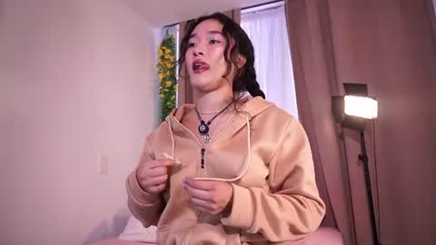 Snapshot of lyhana_lee chatting on June 20, 1:58 pm Lyhana Lee online show from June 20, 1:58 pm
