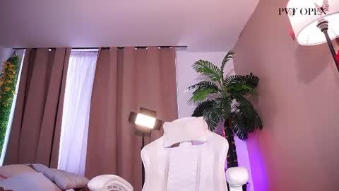Snapshot of lyhana_lee chatting on June 22, 3:42 pm Lyhana Lee online show from June 22, 3:42 pm