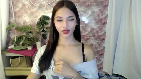 Snapshot of lykaloops chatting on June 1, 3:58 pm LYKA LOOPS online show from June 1, 3:58 pm