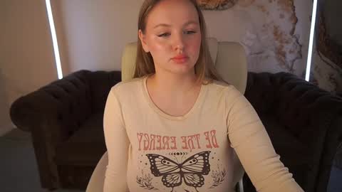 lylanimfa online show from December 6, 11:11 am