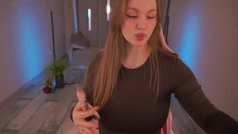 lylanimfa online show from March 5, 10:00 am