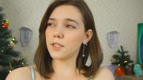 Snapshot of lyle_art chatting on December 14, 6:13 am hi im Lyle online show from December 14, 6:13 am