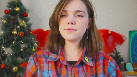 Snapshot of lyle_art chatting on December 20, 3:47 am hi im Lyle online show from December 20, 3:47 am