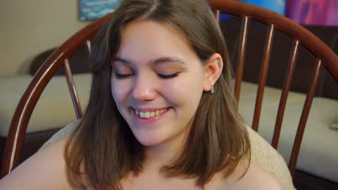 Snapshot of lyle_art chatting on February 6, 9:53 am hi im Lyle online show from February 6, 9:53 am