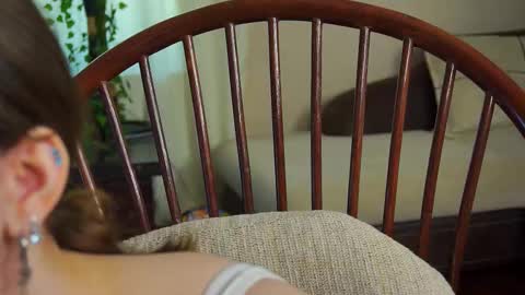 Snapshot of lyle_art chatting on February 23, 6:07 am hi im Lyle online show from February 23, 6:07 am