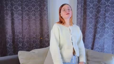 Snapshot of lyle_art chatting on December 14, 4:12 pm hi im Lyle online show from December 14, 4:12 pm