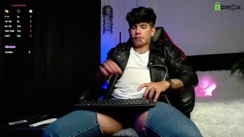 Snapshot of lylebennett_ chatting on September 13, 12:49 pm Lyle Bennett Freelance Model online show from September 13, 12:49 pm