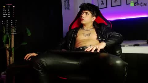 Snapshot of lylebennett_ chatting on May 23, 8:24 pm Lyle Bennett Freelance Model online show from May 23, 8:24 pm