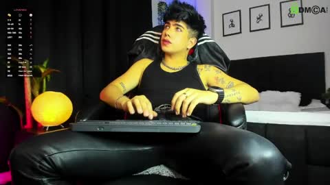 Snapshot of lylebennett_ chatting on June 2, 2:13 am Lyle Bennett Freelance Model online show from June 2, 2:13 am