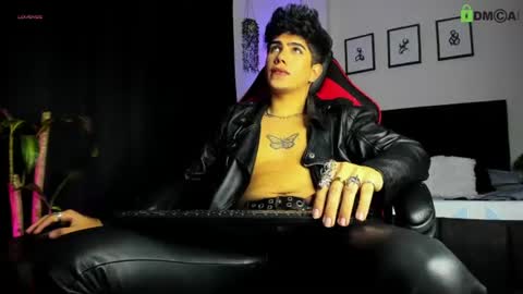 Snapshot of lylebennett_ chatting on June 22, 10:34 am Lyle Bennett Freelance Model online show from June 22, 10:34 am