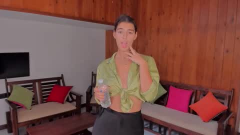 Snapshot of lynn_jackson chatting on November 9, 4:44 am LYNN online show from November 9, 4:44 am