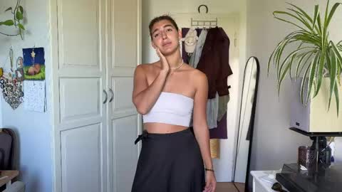  LYNN  online show from May 2, 7:24 am