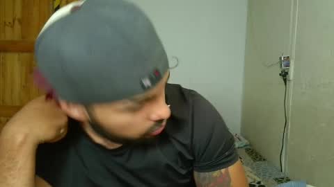 Snapshot of lynn_n_samuel chatting on May 23, 5:23 am lynn_n_samuel online show from May 23, 5:23 am