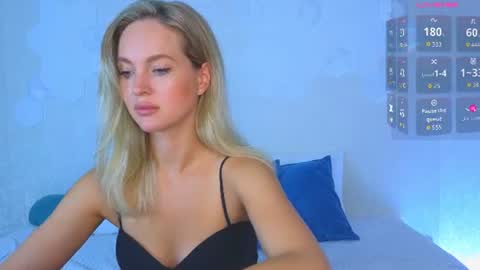 Snapshot of lynna_sparks chatting on August 10, 3:10 am Lana online show from August 10, 3:10 am