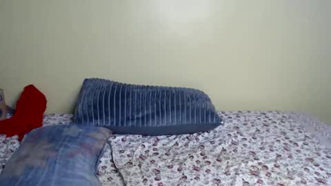 lyenne online show from March 11, 6:08 am