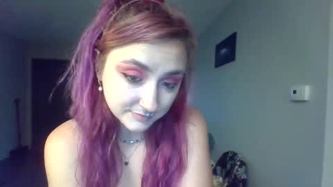 Snapshot of lynnkitten69000 chatting on April 17, 11:52 pm Lynn online show from April 17, 11:52 pm