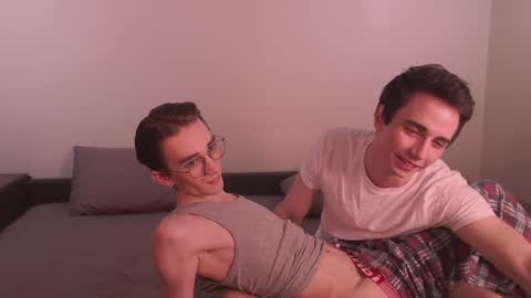 Snapshot of lyonfilm chatting on December 2, 6:43 pm KennyEliot online show from December 2, 6:43 pm