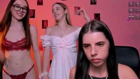 Snapshot of lyra_desire chatting on July 17, 1:18 pm lyra_desire online show from July 17, 1:18 pm