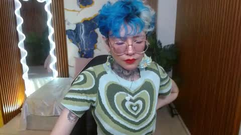 lyra_tay online show from March 4, 7:20 pm